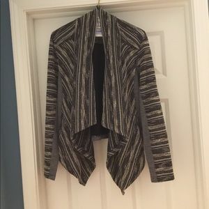 Woven cardigan in black/gray. Drape front. Sz M